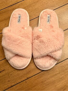 NWT Splendid Pink Faux Fur Criss Cross Slide Slippers in Pink Blush, Size S/M